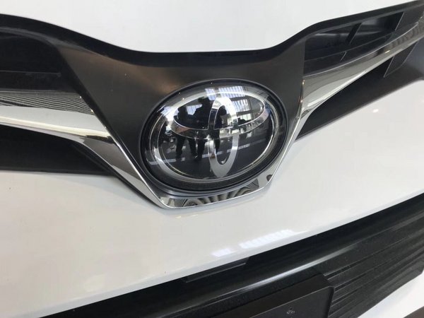2018款丰田塞纳配置出众 顶级MPV折扣多-图5
