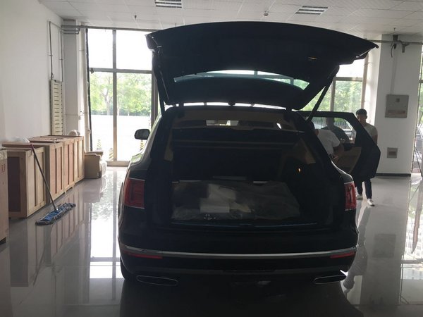賓利添越港口現(xiàn)車 最貴最快SUV配置豐富-圖7