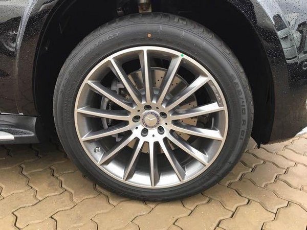 17款奔馳GLS550頂配行情緊俏 有車準戶提-圖7
