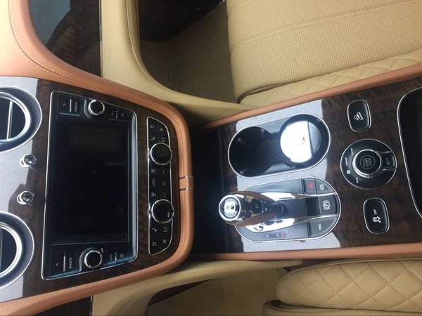 2017款宾利飞驰4.0T-V8 完美价格特惠购-图6