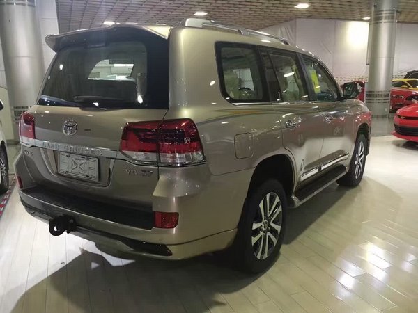 16豐田酷路澤5700現(xiàn)車 底掛頂配價格可刀-圖3