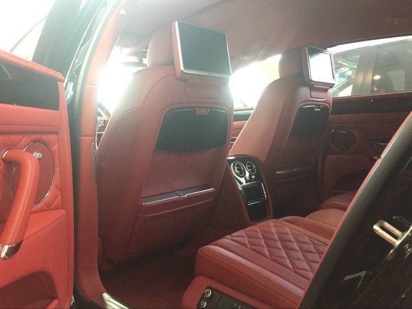 17款宾利飞驰V8S完美精堪工艺 惠降底线-图7