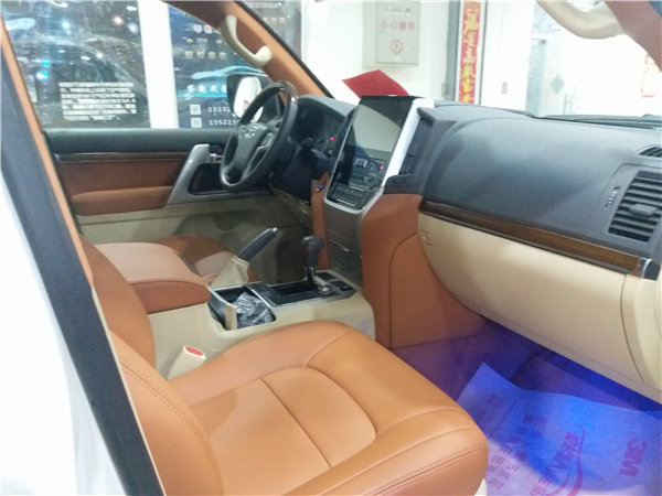 17款豐田酷路澤4600現(xiàn)車 巡洋艦細(xì)節(jié)刨析-圖5