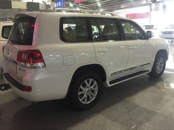 16款丰田酷路泽5700GXR现车 高配仅110万-图3