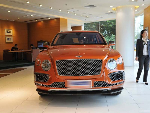 宾利添越SUV 豪华健壮越野车价格战开启-图2