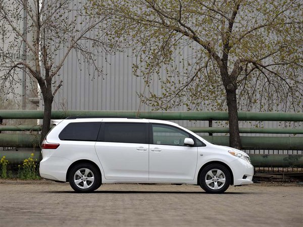 17款豐田塞納商務現(xiàn)車 歲末獻禮驚喜熱銷-圖3