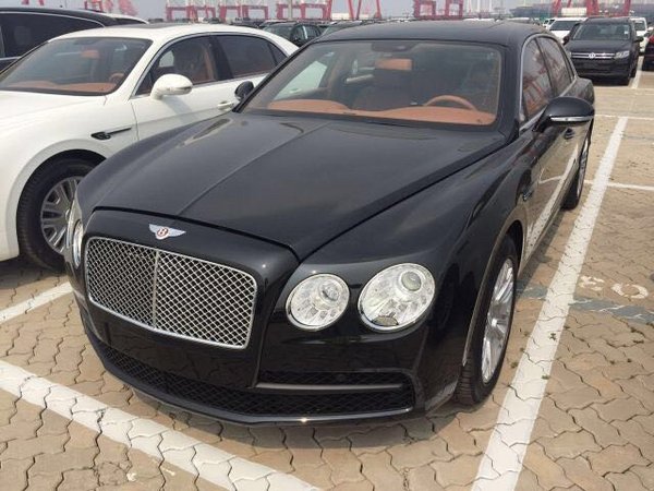 17款宾利飞驰V8S现车 更低排量更低价格-图2