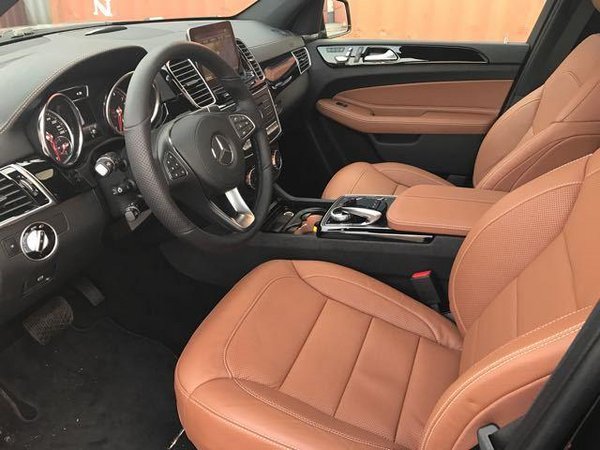 奔馳GLS450獨特設(shè)計 17款GLS現(xiàn)車103萬起-圖5
