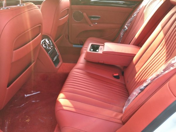 17款宾利飞驰4.0TV8 四门五座豪车新境界-图6