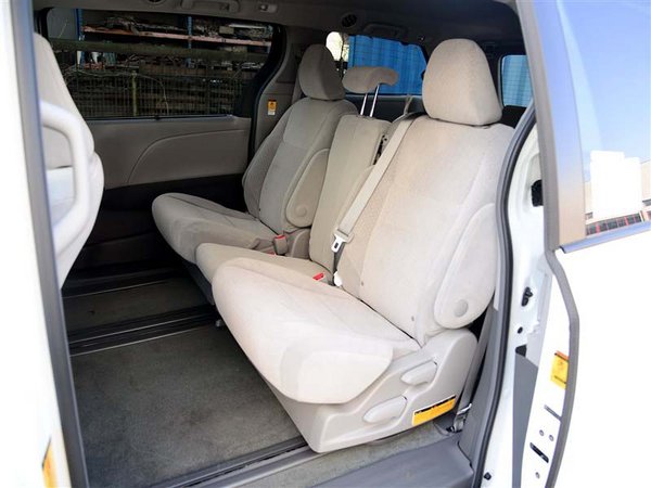 2016款丰田塞纳现车 两驱四驱商务39万起-图6