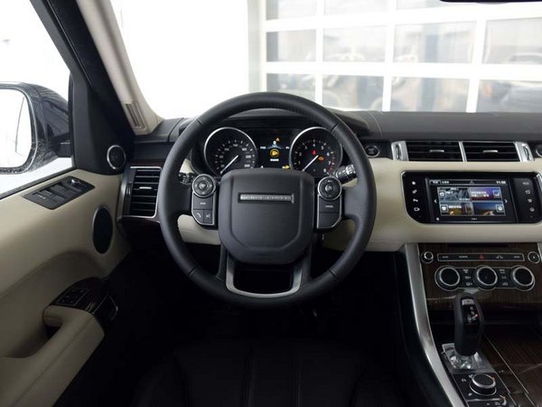 路虎揽胜运动顶级SUV 动力越野身价不菲-图4