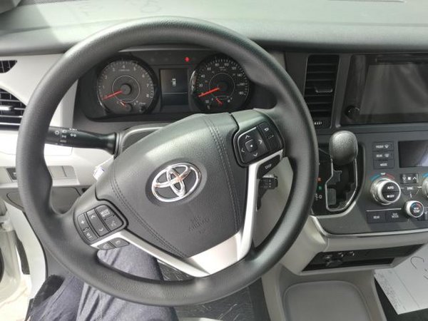 17款豐田塞納四驅(qū)現(xiàn)車 年底塞納降價(jià)沖刺-圖4