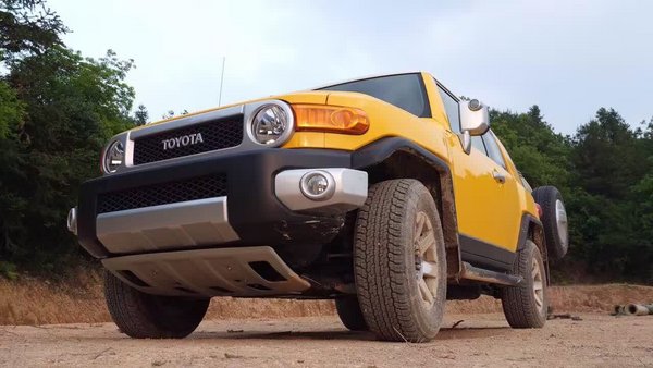 纯进口16款丰田酷路泽FJ 4.0外挂V658万-图3