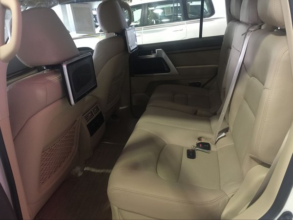 16款丰田酷路泽5700GXR现车 高配仅110万-图6