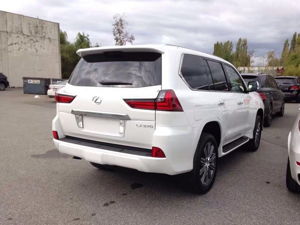 2017款雷克萨斯LX570现车到店 配置曝光-图3