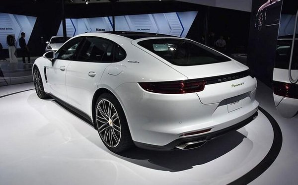 17款保时捷Panamera 辣眼超跑优惠2个点-图12