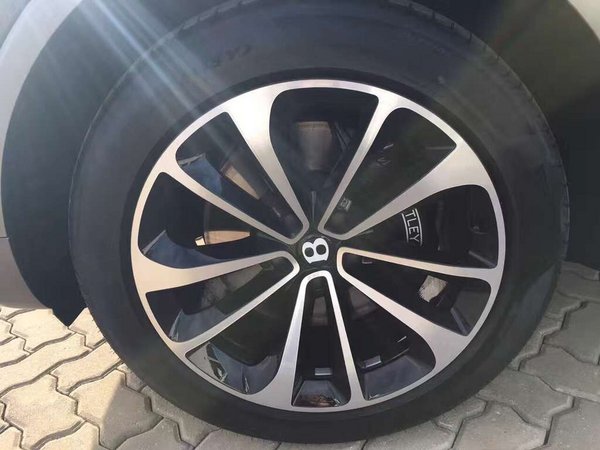17款賓利添越現(xiàn)車上市 添越Bentagya實(shí)拍-圖7