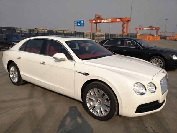 17款宾利飞驰4.0TV8 四门五座豪车新境界-图7