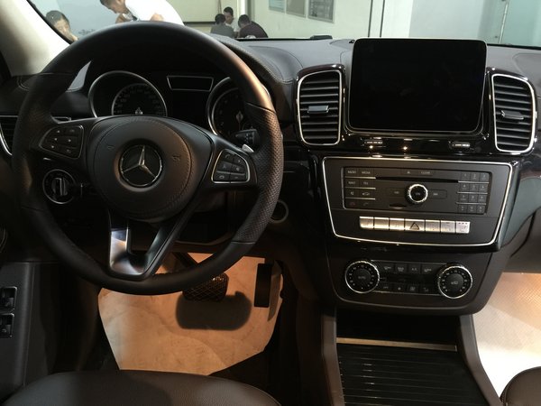 2017款奔馳GLS450 黑曜石金屬漆更添優(yōu)雅-圖7