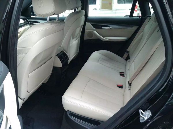 2016款宝马X6M现车配置 BMW电动天窗81万-图7