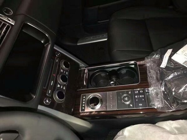 17款路虎揽胜行政3.0 汽油/柴油性能大PK-图6