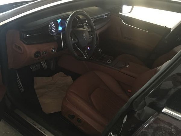 17款玛莎拉蒂总裁酒红实拍 导购细节解读-图5