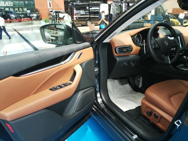 瑪莎拉蒂萊凡特新款越野 展廳現(xiàn)車實(shí)拍-圖6