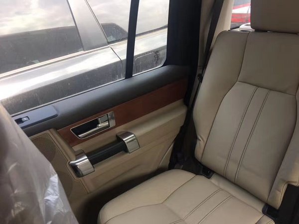 路虎發(fā)現(xiàn)四柴油3.0T 絕版車型現(xiàn)車特價(jià)售-圖10