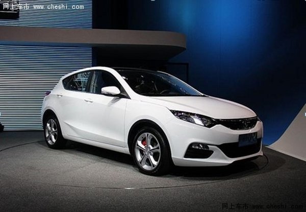 周末逛万达广场 长安轿车与您不见不散_逸动