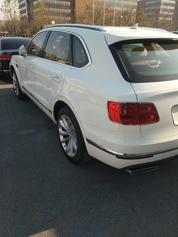 17款賓利添越6.0T現(xiàn)車 彪悍W12最實價SUV-圖7