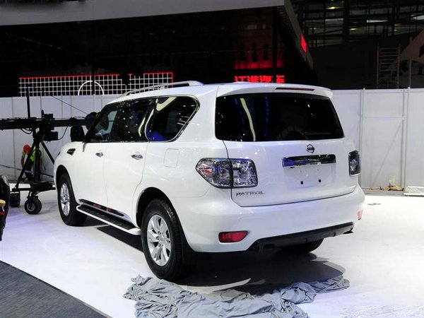 2017款尼桑途樂Y62現(xiàn)車 日產(chǎn)SUV特惠54萬-圖2