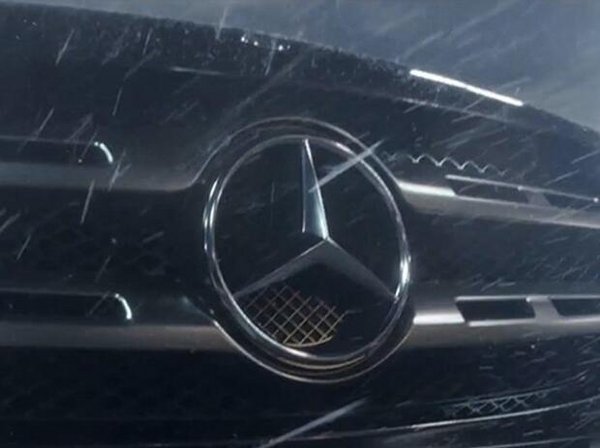 奔驰X级皮卡预告视频发布下半年正式推出-图2