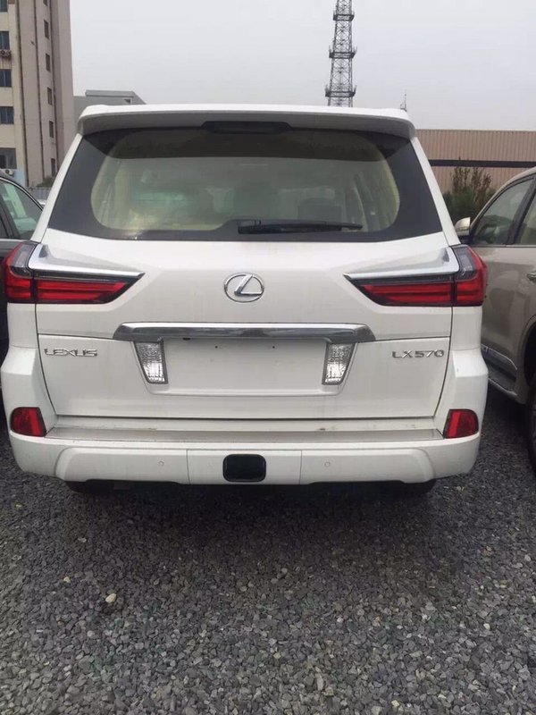 中东16款雷克萨斯LX570 高配特价手续全-图3