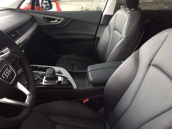 2017款奧迪Q7頂配現(xiàn)車 揭秘優(yōu)惠幅度多少-圖6