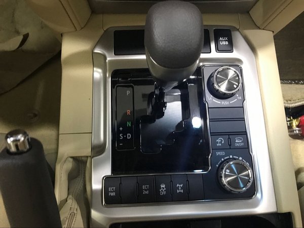 2017款丰田酷路泽4600 EX.R气泵版享特惠-图10