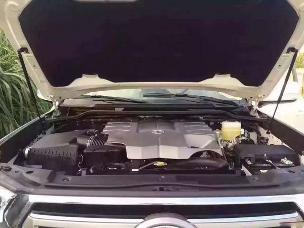 2017款丰田兰德酷路泽4600 V8新车成本价-图7