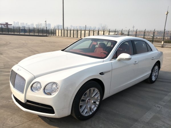 17款宾利飞驰4.0TV8 四门五座豪车新境界-图1