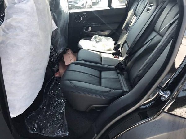 17款路虎攬勝行政版現(xiàn)車(chē) 新老款對(duì)比解析-圖10