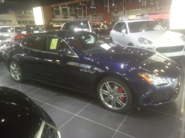 玛莎拉蒂莱万特 限量版蓝色大功率越野车-图3