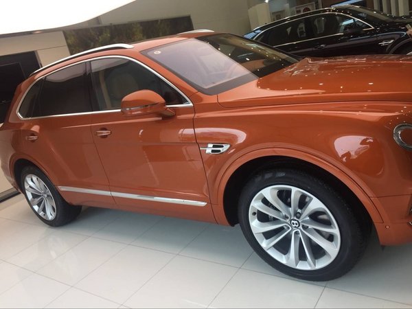 纯进口宾利添越6.0T现车 富商专驾特惠价-图5