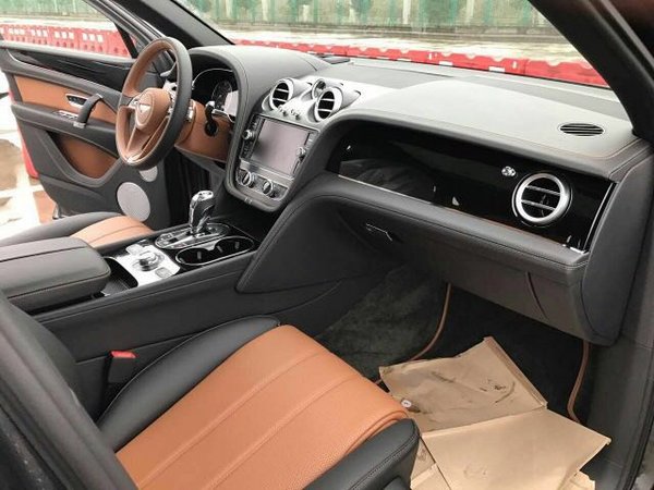 17款宾利添越V8低降风暴 激情澎湃豪轿车-图8