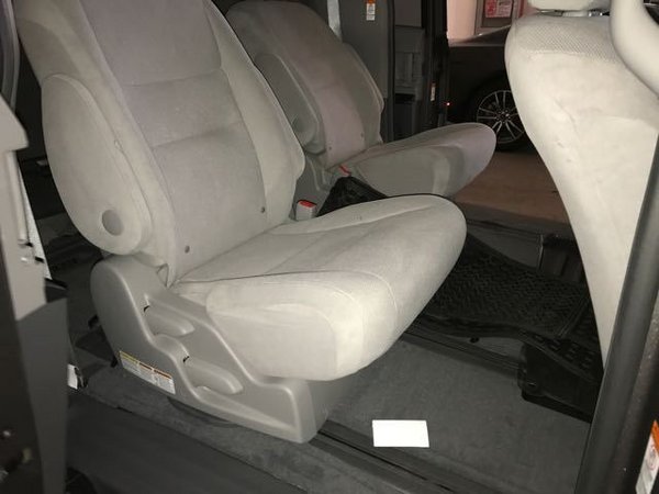 17款豐田塞納現(xiàn)車(chē) 40萬(wàn)即可擁有頂級(jí)商務(wù)-圖7