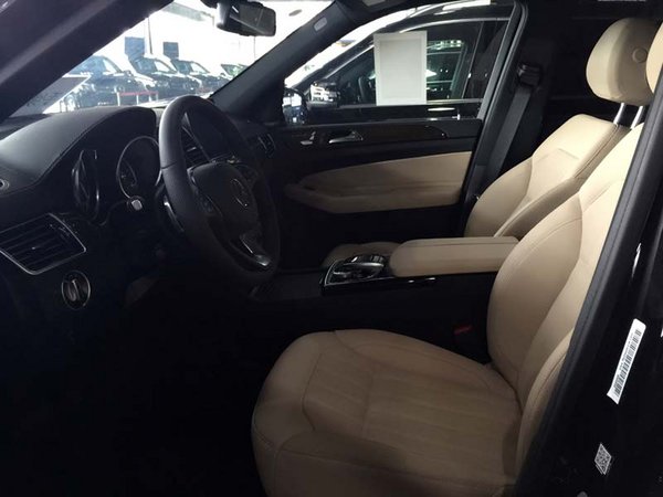 17美規(guī)奔馳GLS450現(xiàn)車 貸款購車輕松駕馭-圖4