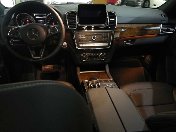 奔驰GLS450 全景天窗电吸门136万无利售-图5