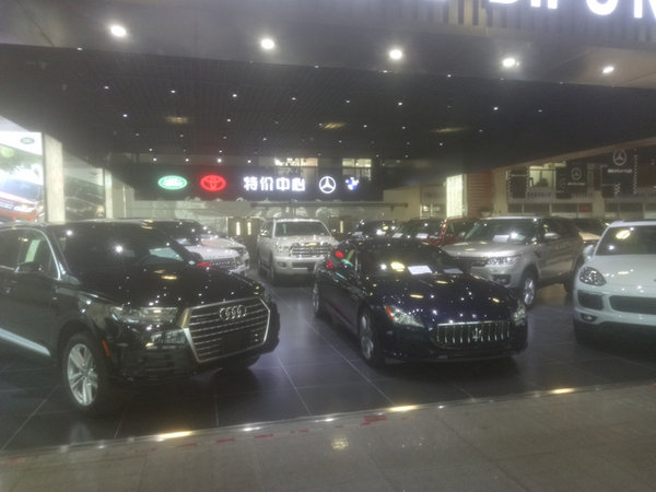 玛莎拉蒂莱万特 限量版蓝色大功率越野车-图1