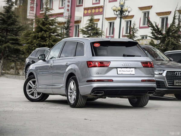 勁惠新款?yuàn)W迪Q7現(xiàn)車 天津首降還可貸款購-圖3