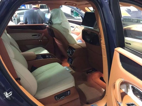 展廳首發(fā)賓利添越豪華SUV 定位更加高端-圖5