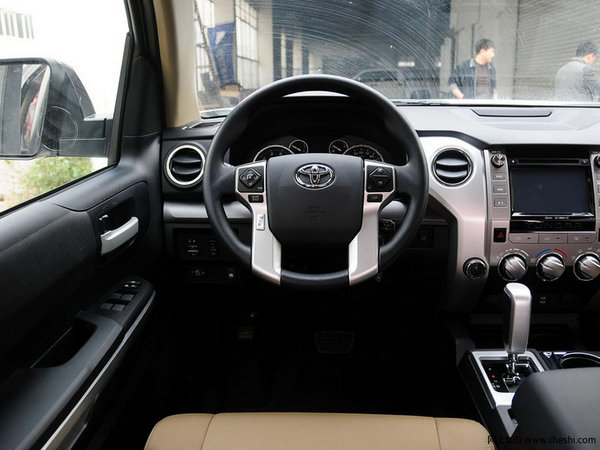 豐田坦途SR5版現(xiàn)車 低配40萬(wàn)皮卡新行情-圖5