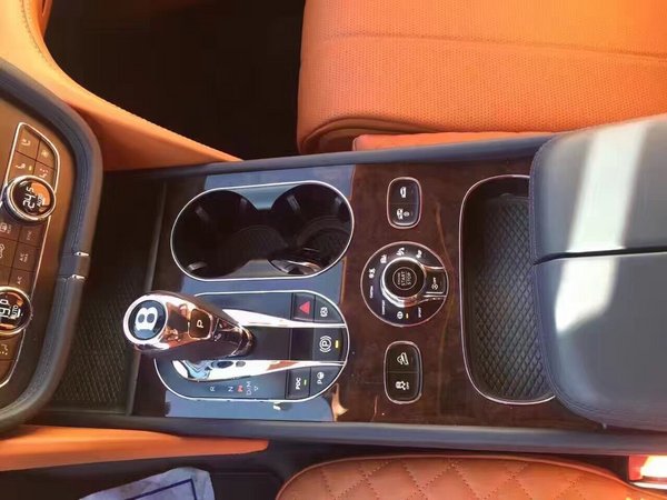 17款欧规宾利添越6.0T 土豪座驾空前降价-图6