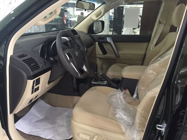 中東版豐田霸道2700 批量現(xiàn)車港口特惠價(jià)-圖6